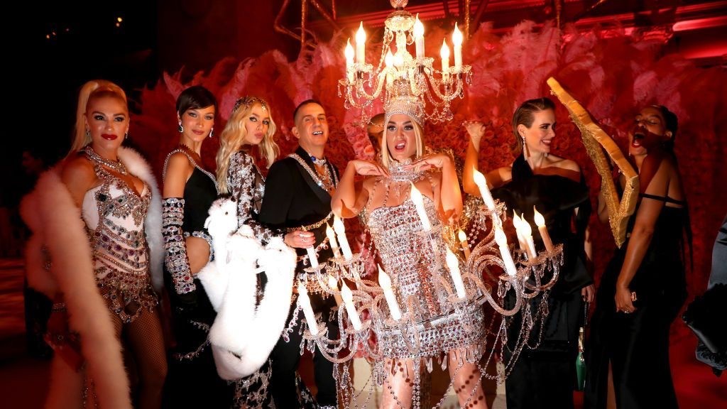 Phía sau thảm đỏ Met Gala: Từ bài toán ROI triệu đô đến chiến lược “thống trị” văn hóa đại chúng