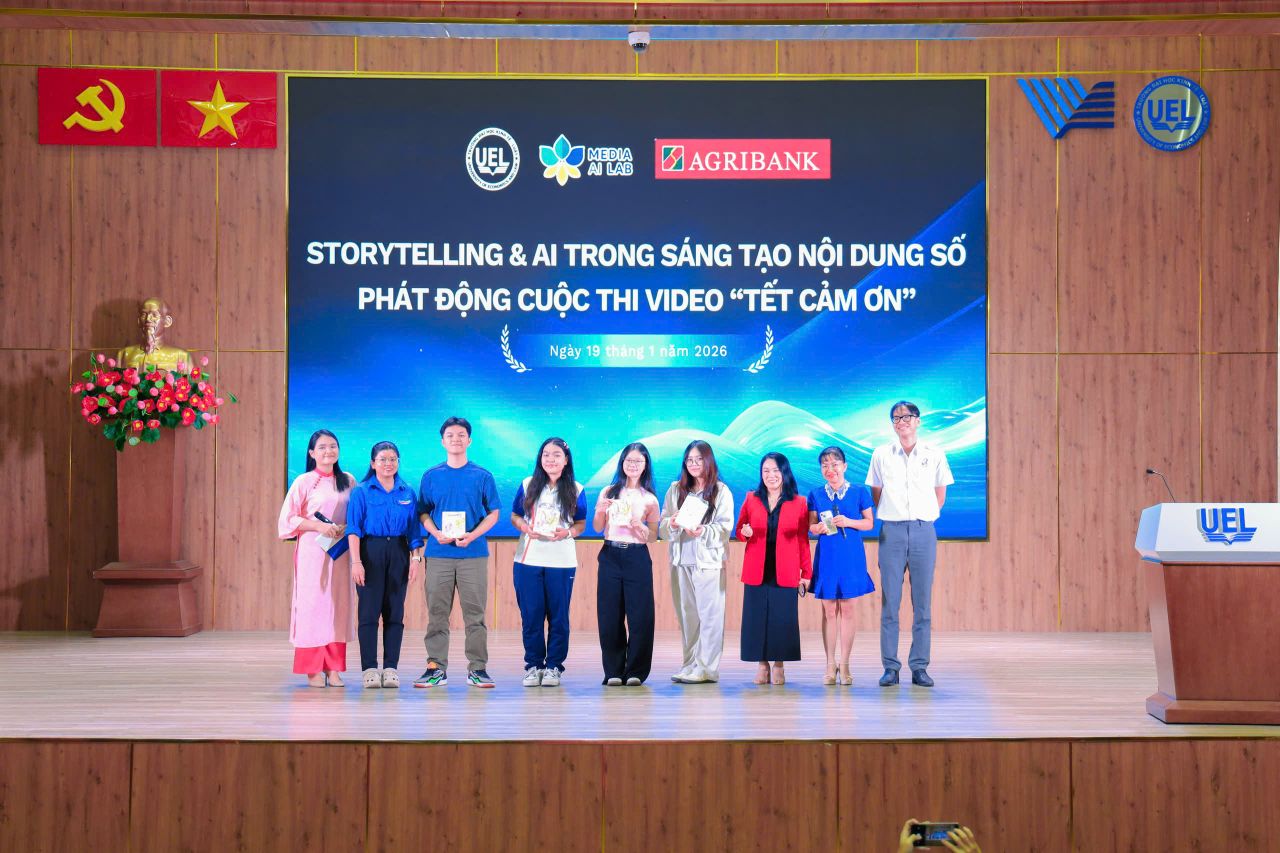 C&aacute;c TikToker tham gia cuộc thi chia sẻ kinh nghiệm lan toả c&acirc;u chuyện tr&ecirc;n mạng x&atilde; hội.