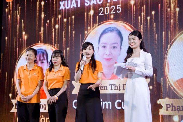 bTaskee vinh danh hàng chục ngàn chị Ong Cam trong đêm Gala cuối năm Beyond the Decade