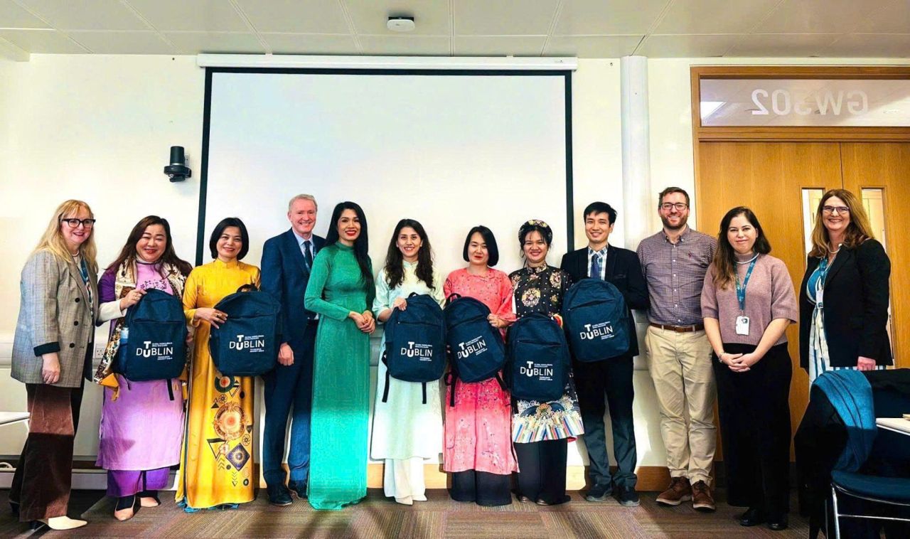 CEO Thai Thu Marketing b&aacute;o c&aacute;o dự &aacute;n mentoring tại Ireland