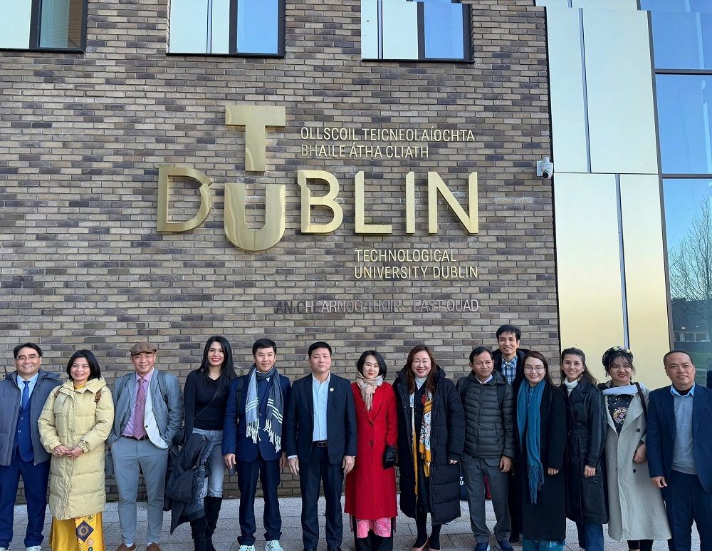 CEO Thai Thu Marketing b&aacute;o c&aacute;o dự &aacute;n mentoring tại Ireland