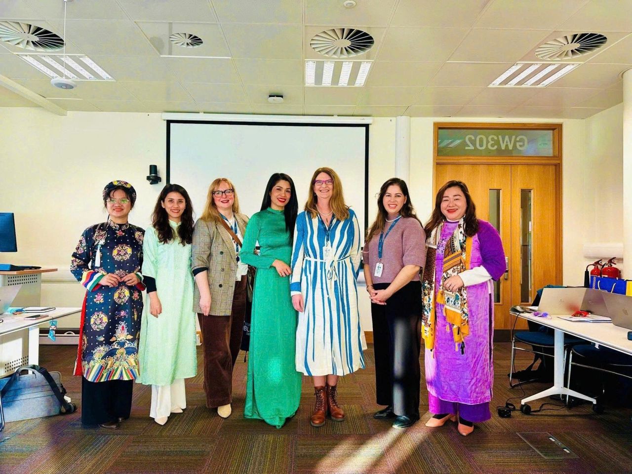 CEO Thai Thu Marketing b&aacute;o c&aacute;o dự &aacute;n mentoring tại Ireland