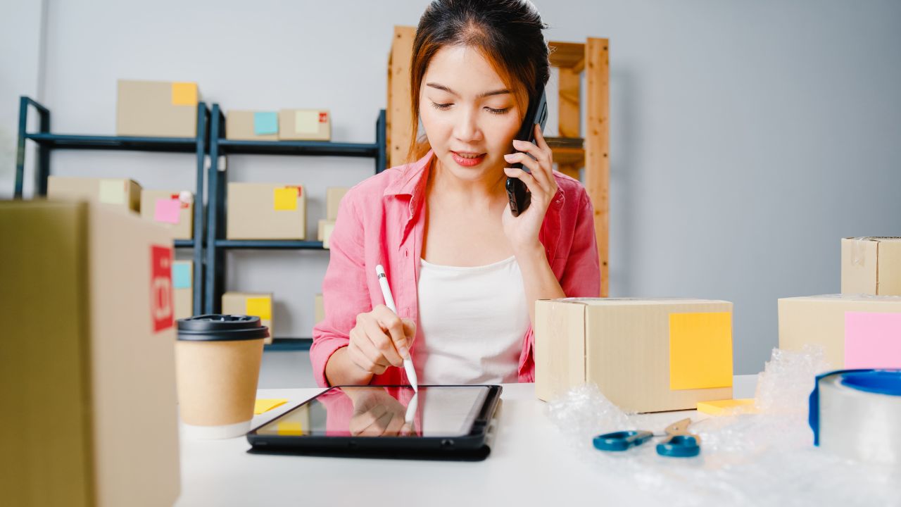 Nhà bán hàng trên sàn chật vật trong việc liên tục phải thu hút khách hàng mới