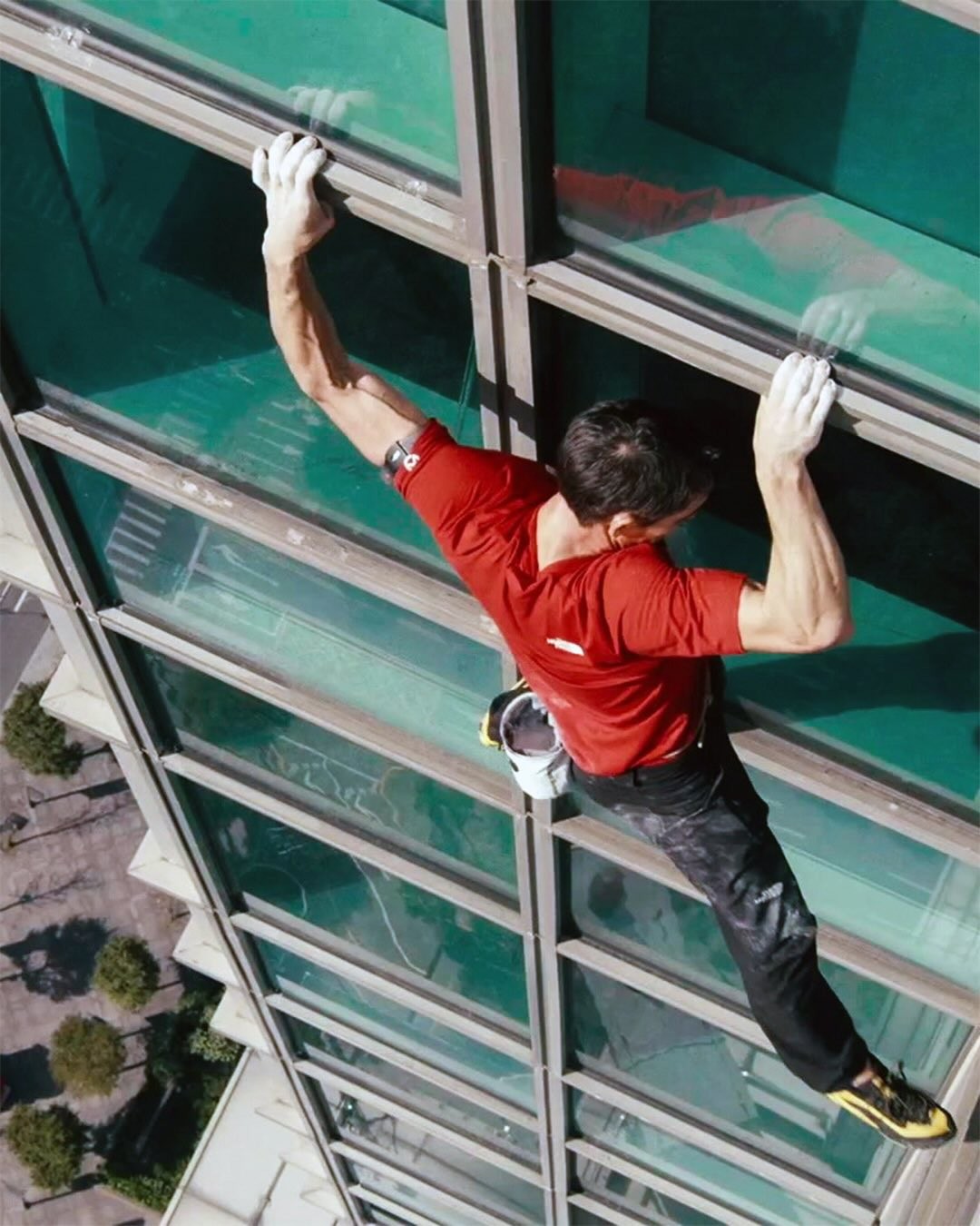 The North Face và Alex Honnold “viral” toàn cầu sau sự kiện Taipei 101