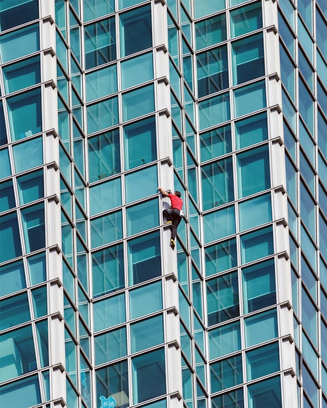 The North Face và Alex Honnold “viral” toàn cầu sau sự kiện Taipei 101
