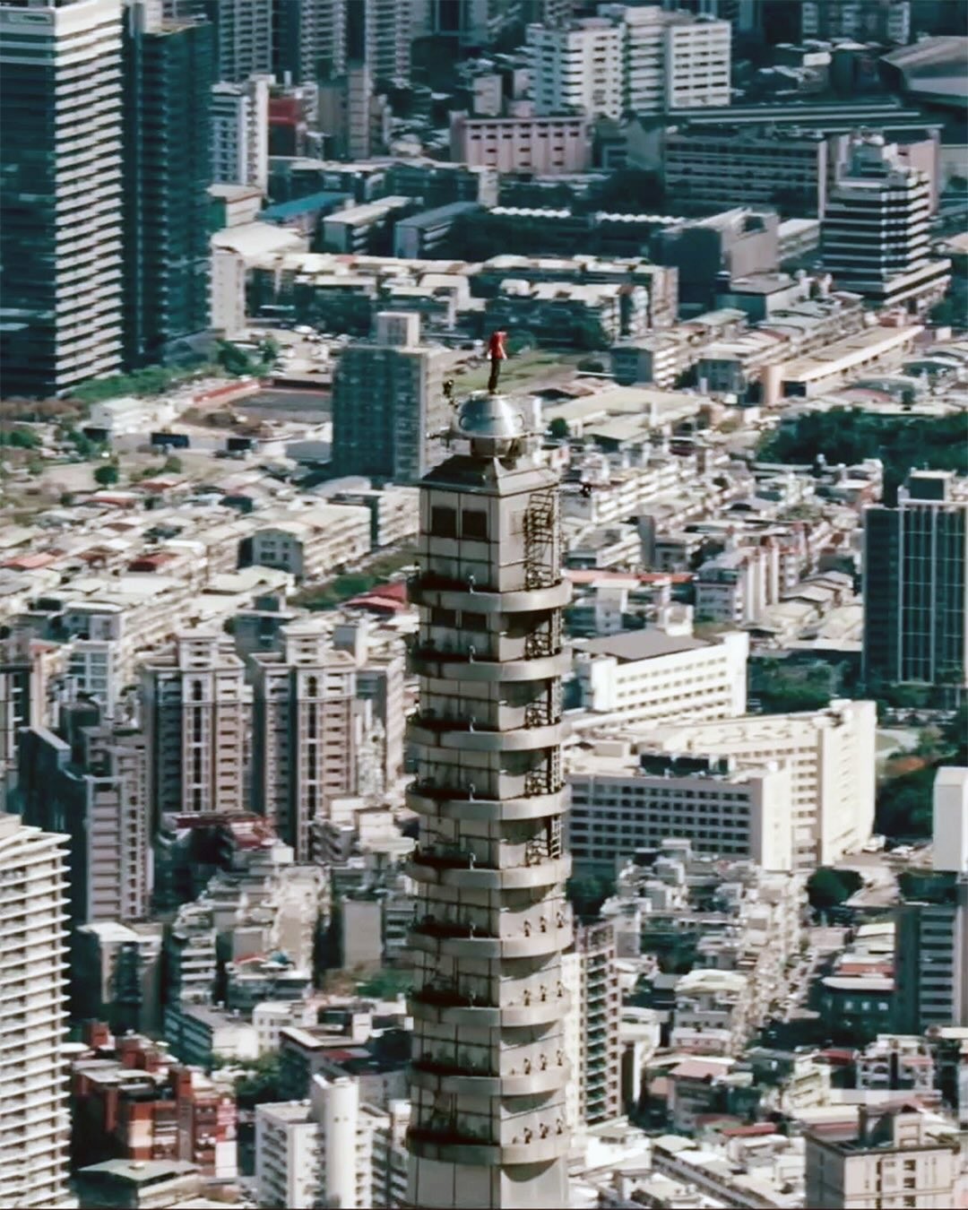 The North Face và Alex Honnold “viral” toàn cầu sau sự kiện Taipei 101