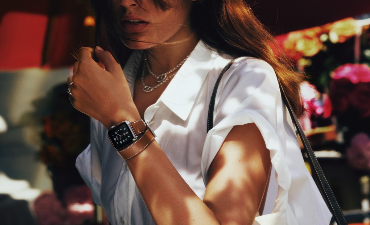 Brand Collab #4: Apple x Hermès – Thương hiệu công nghệ và thời trang xa xỉ có “lương duyên” gì?