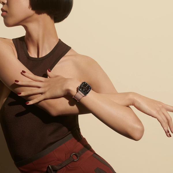 Brand Collab #4: Apple x Hermès – Thương hiệu công nghệ và thời trang xa xỉ có “lương duyên” gì?