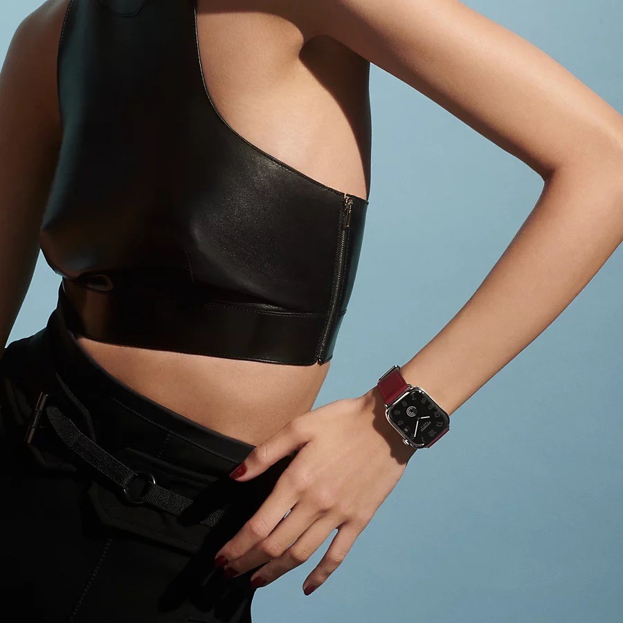 Brand Collab #4: Apple x Hermès – Thương hiệu công nghệ và thời trang xa xỉ có “lương duyên” gì?