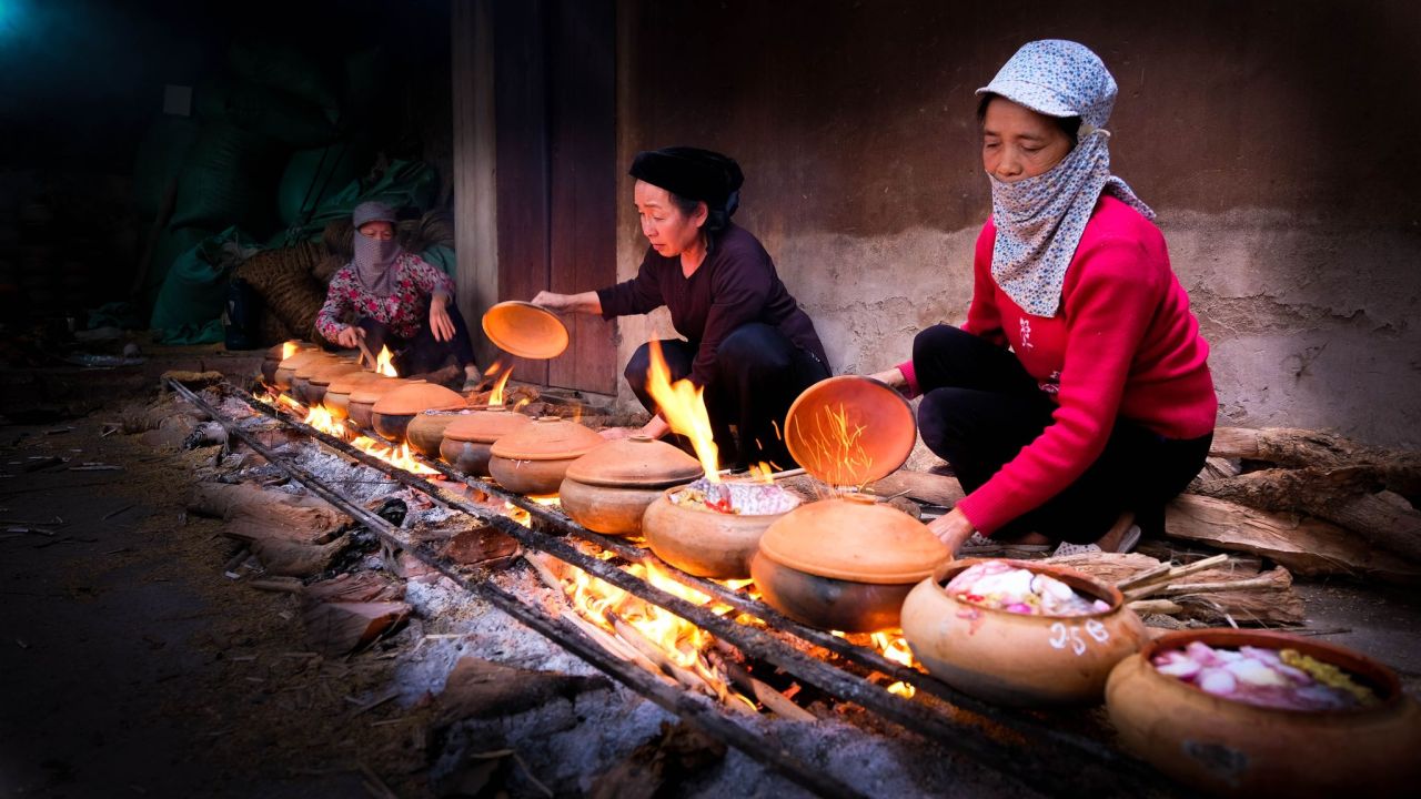Gặp gỡ những con người lặng lẽ Giữ Lửa cho Tết Việt