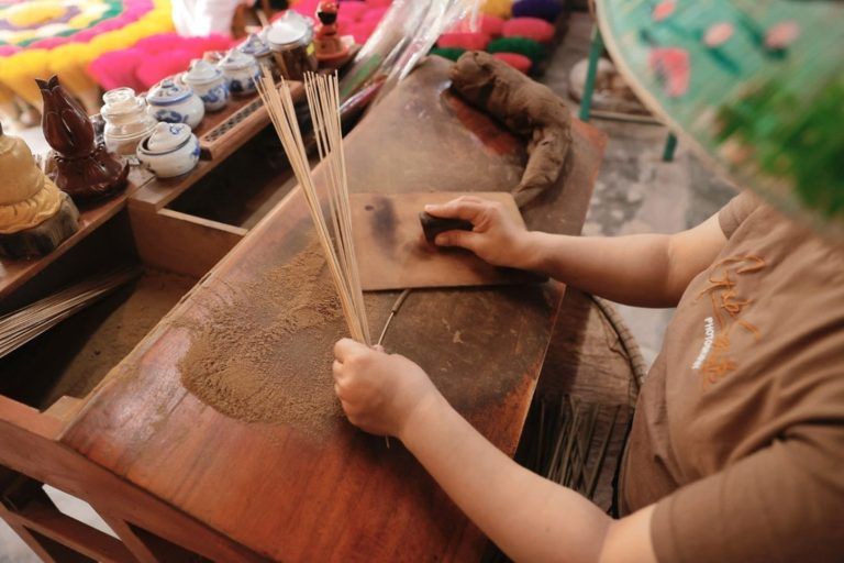 Gặp gỡ những con người lặng lẽ Giữ Lửa cho Tết Việt