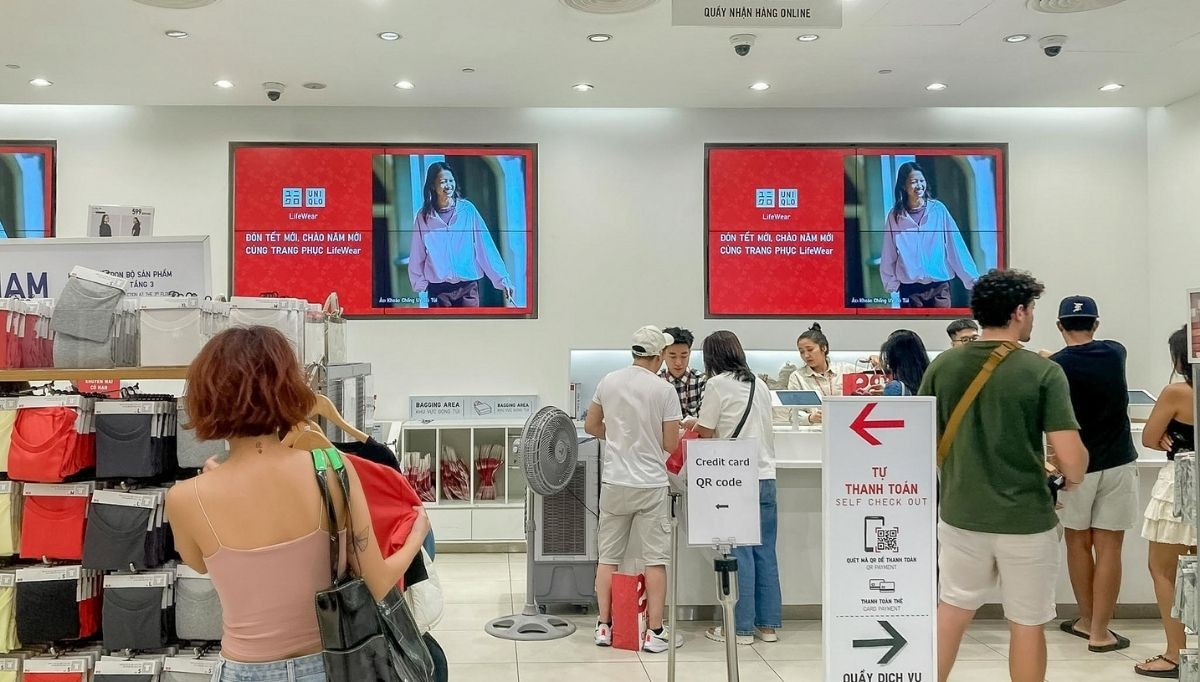 Khách hàng có thể nhận hàng trong Tết khi mua hàng qua phương thức Click & Collect.