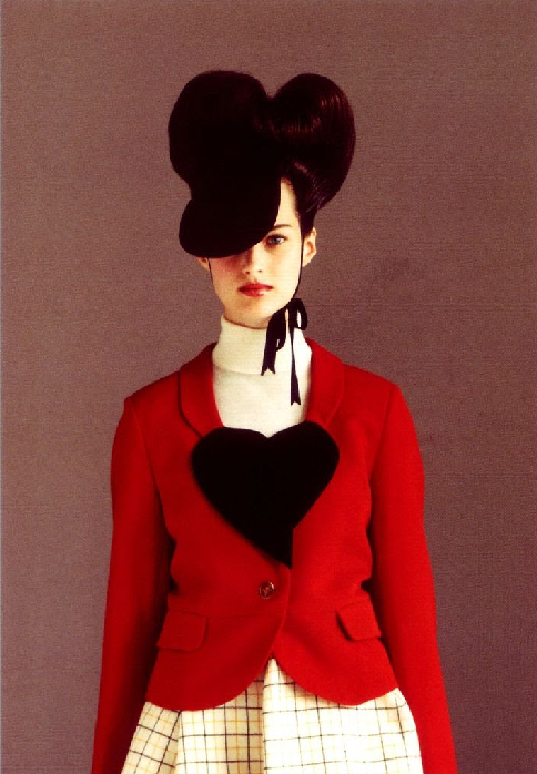 Fashion Icon #41: Vivienne Westwood – “Kẻ ngoại đạo” đã viết nên một ngôn ngữ thời trang phản hệ thống