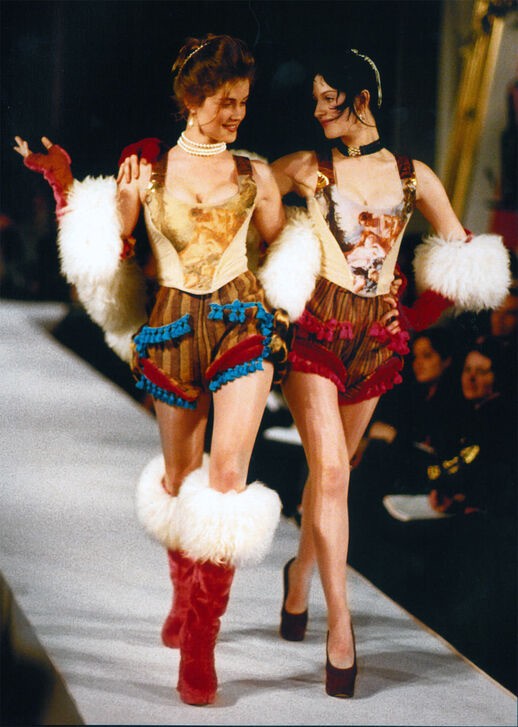 Fashion Icon #41: Vivienne Westwood – “Kẻ ngoại đạo” đã viết nên một ngôn ngữ thời trang phản hệ thống