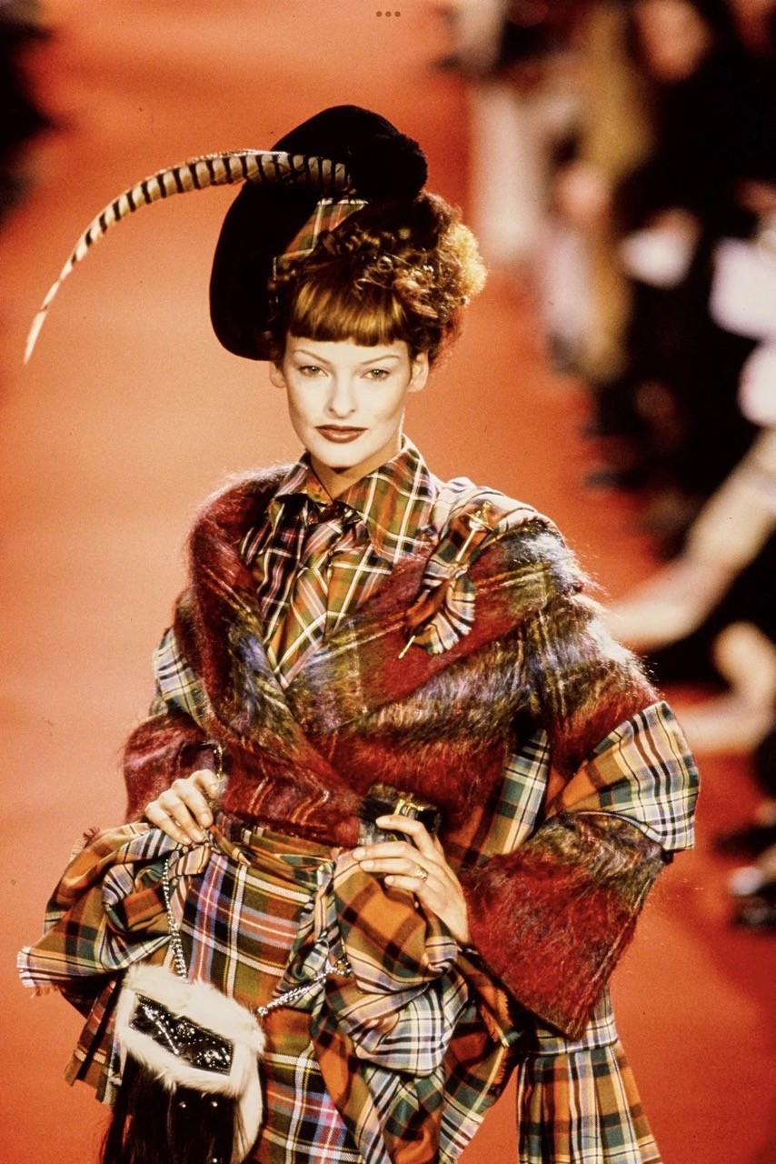 Fashion Icon #41: Vivienne Westwood – “Kẻ ngoại đạo” đã viết nên một ngôn ngữ thời trang phản hệ thống