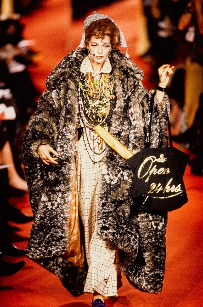 Fashion Icon #41: Vivienne Westwood – “Kẻ ngoại đạo” đã viết nên một ngôn ngữ thời trang phản hệ thống