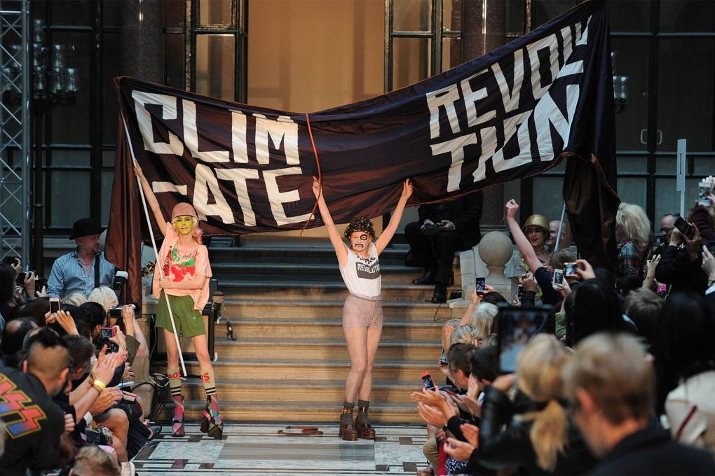 Fashion Icon #41: Vivienne Westwood – “Kẻ ngoại đạo” đã viết nên một ngôn ngữ thời trang phản hệ thống