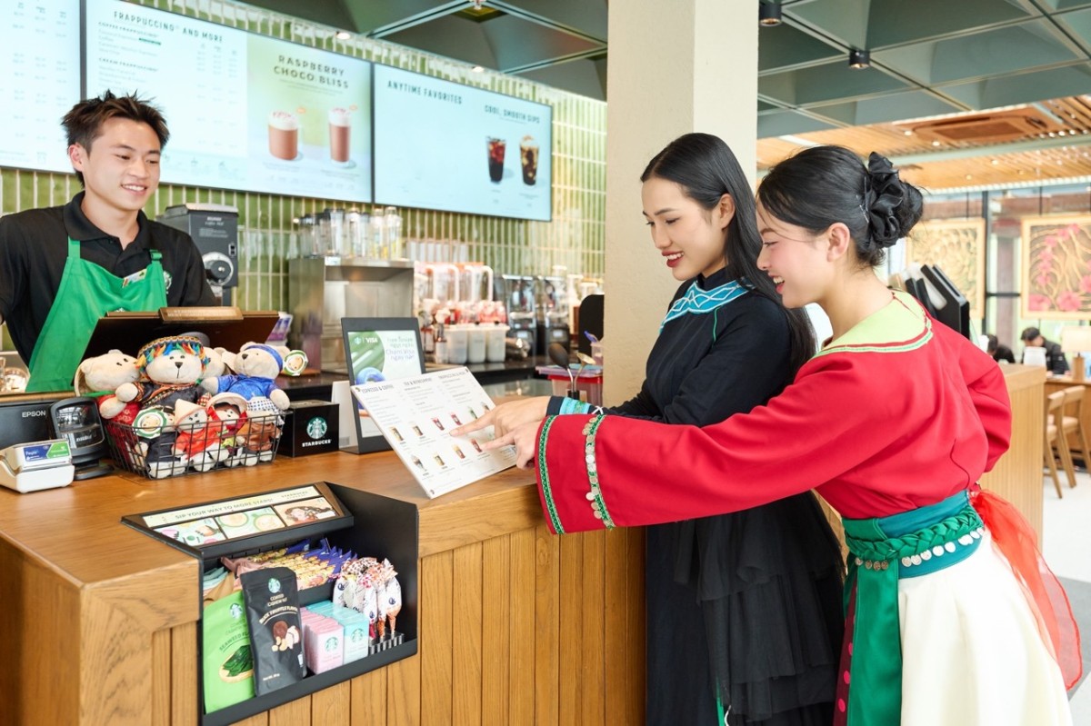 Starbucks trên những đỉnh núi: Chiến lược “cắm cờ” tại các tọa độ độc bản