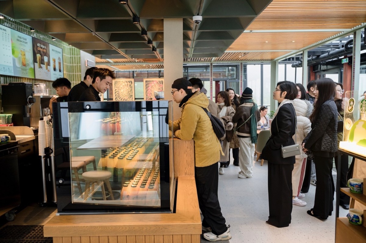 Starbucks trên những đỉnh núi: Chiến lược “cắm cờ” tại các tọa độ độc bản