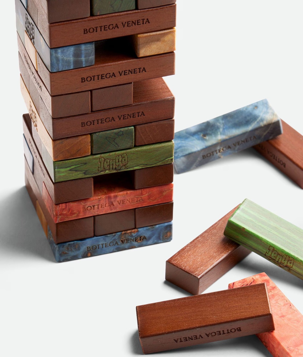 Brand Collab #6: Bottega Veneta x Jenga – Ai sẽ mua bộ trò chơi rút gỗ giá 6.900 USD của Bottega Veneta?