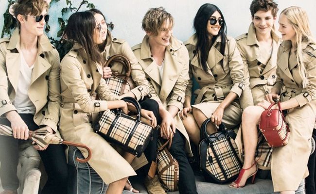 Burberry Và Câu Hỏi Lớn: Làm Sao Để Di Sản Vẫn Hấp Dẫn Với Thế Hệ Mới?
