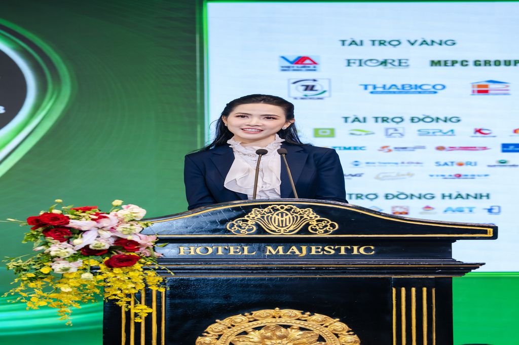 Khi T&acirc;n Ph&oacute; Chủ tịch CLB Doanh nghiệp Mekong tại TP.HCM l&agrave; Hoa hậu