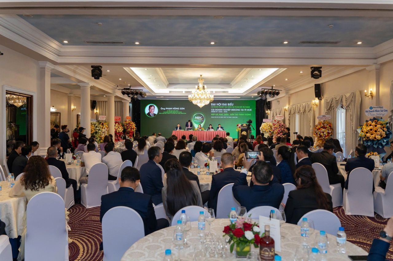 Khi T&acirc;n Ph&oacute; Chủ tịch CLB Doanh nghiệp Mekong tại TP.HCM l&agrave; Hoa hậu