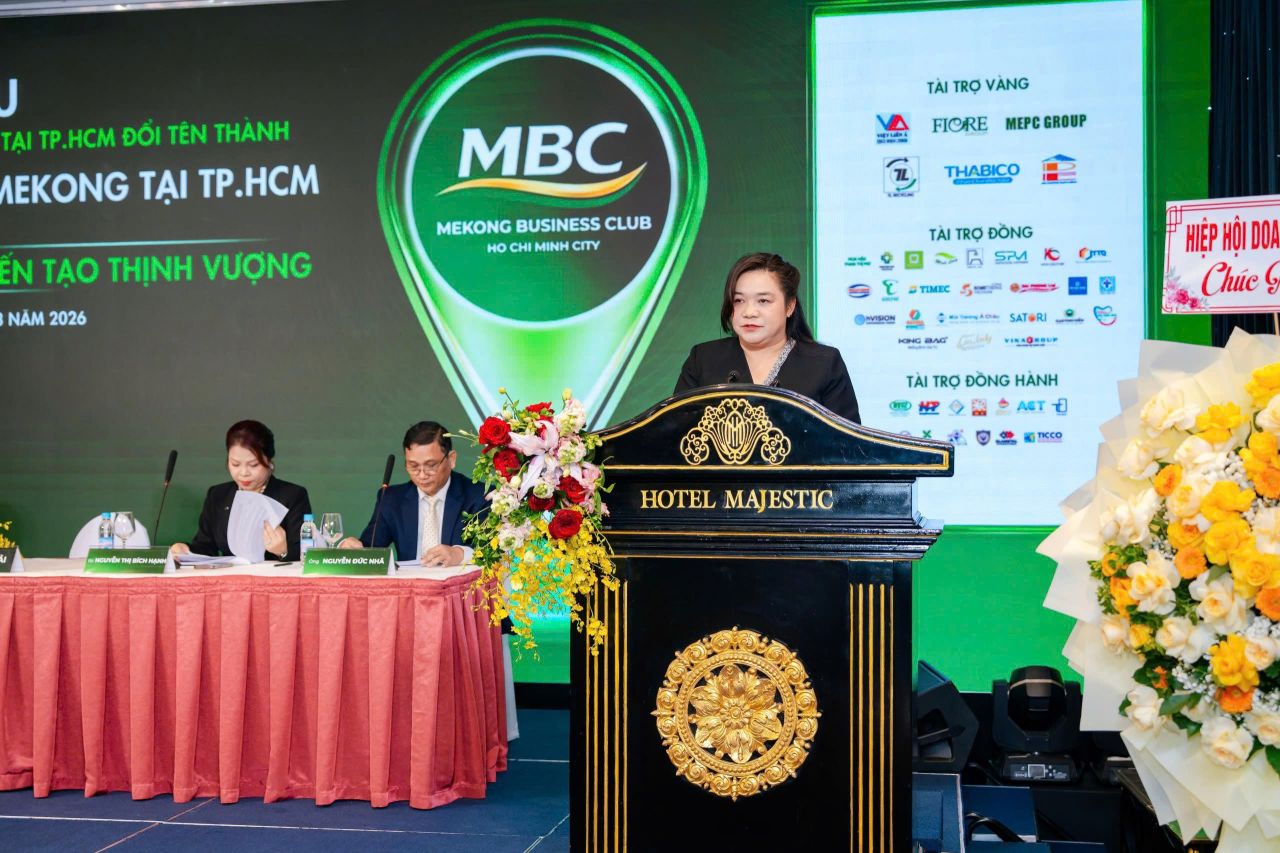 Khi T&acirc;n Ph&oacute; Chủ tịch CLB Doanh nghiệp Mekong tại TP.HCM l&agrave; Hoa hậu