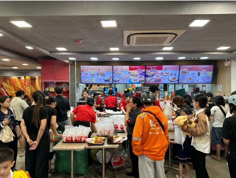 Jollibee và chiến dịch Tuần lộc: Khi quà tặng cảm xúc trở thành động cơ tăng trưởng