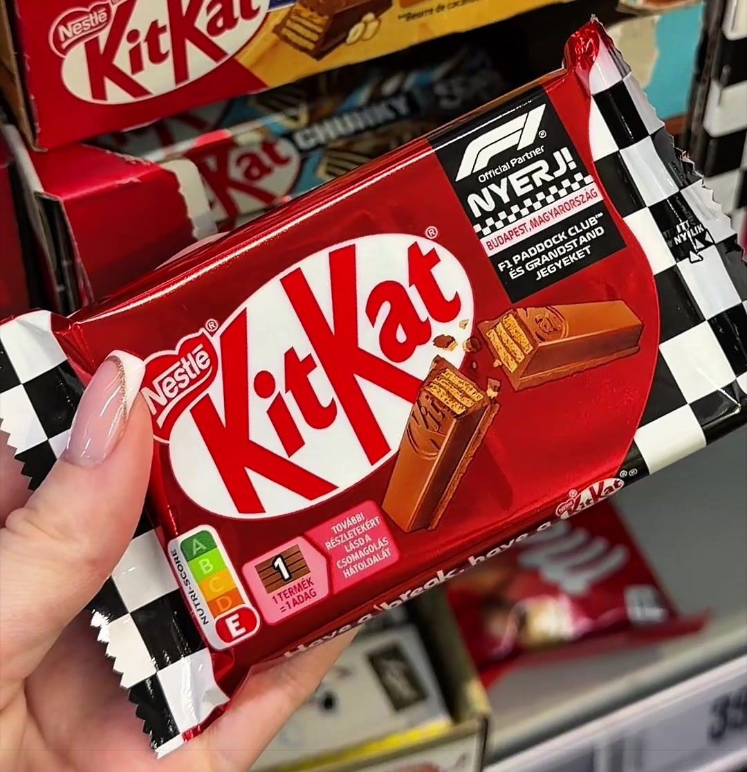 Brand Collab #7: KitKat x F1 – Cú ngoặt 300km/h vào một thanh chocolate 50 xu