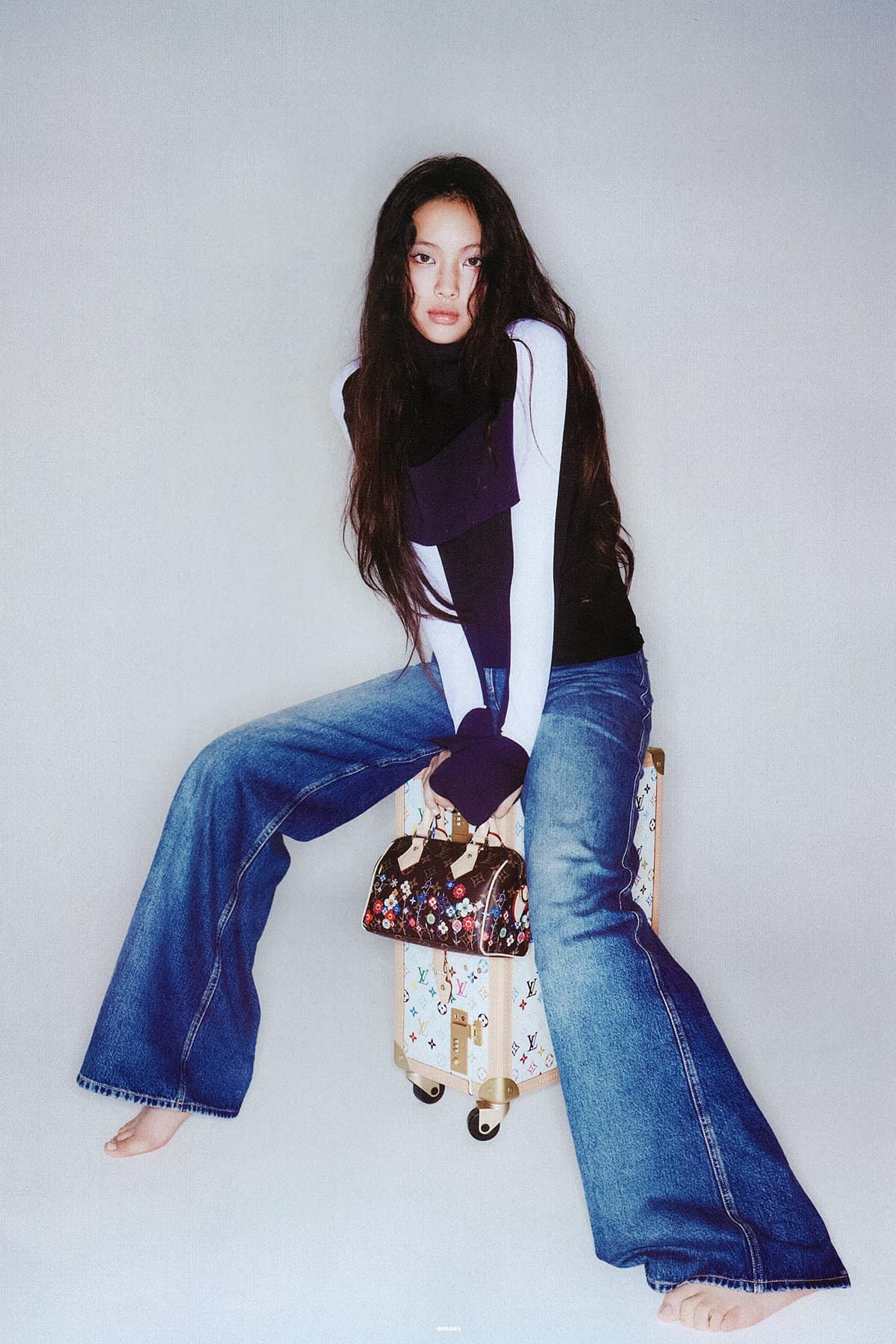 Louis Vuitton x Murakami 2025: Khi gã khổng lồ xa xỉ “vũ khí hóa” sự hoài niệm