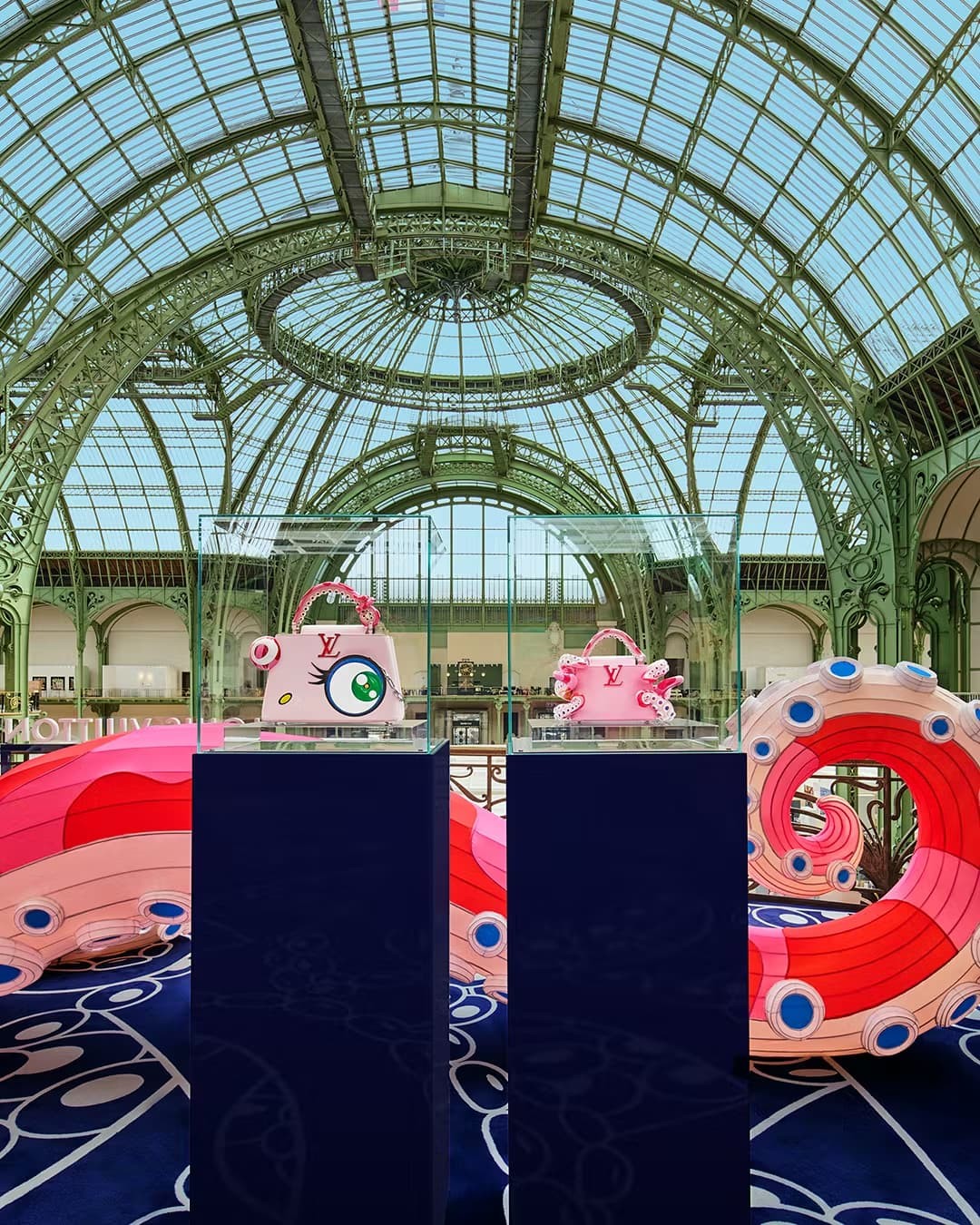 Louis Vuitton x Murakami 2025: Khi gã khổng lồ xa xỉ “vũ khí hóa” sự hoài niệm