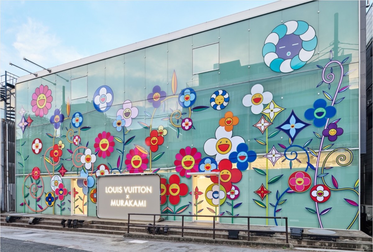 Louis Vuitton x Murakami 2025: Khi gã khổng lồ xa xỉ “vũ khí hóa” sự hoài niệm