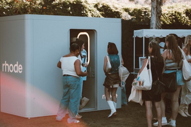 Rhode tại Coachella: Đỉnh cao của một chiến lược marketing đã được chuẩn bị từ trước