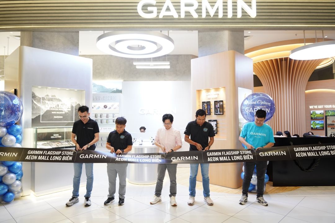 Garmin Flagship Store thu h&uacute;t kh&aacute;ch sau lễ khai trương tại H&agrave; Nội
