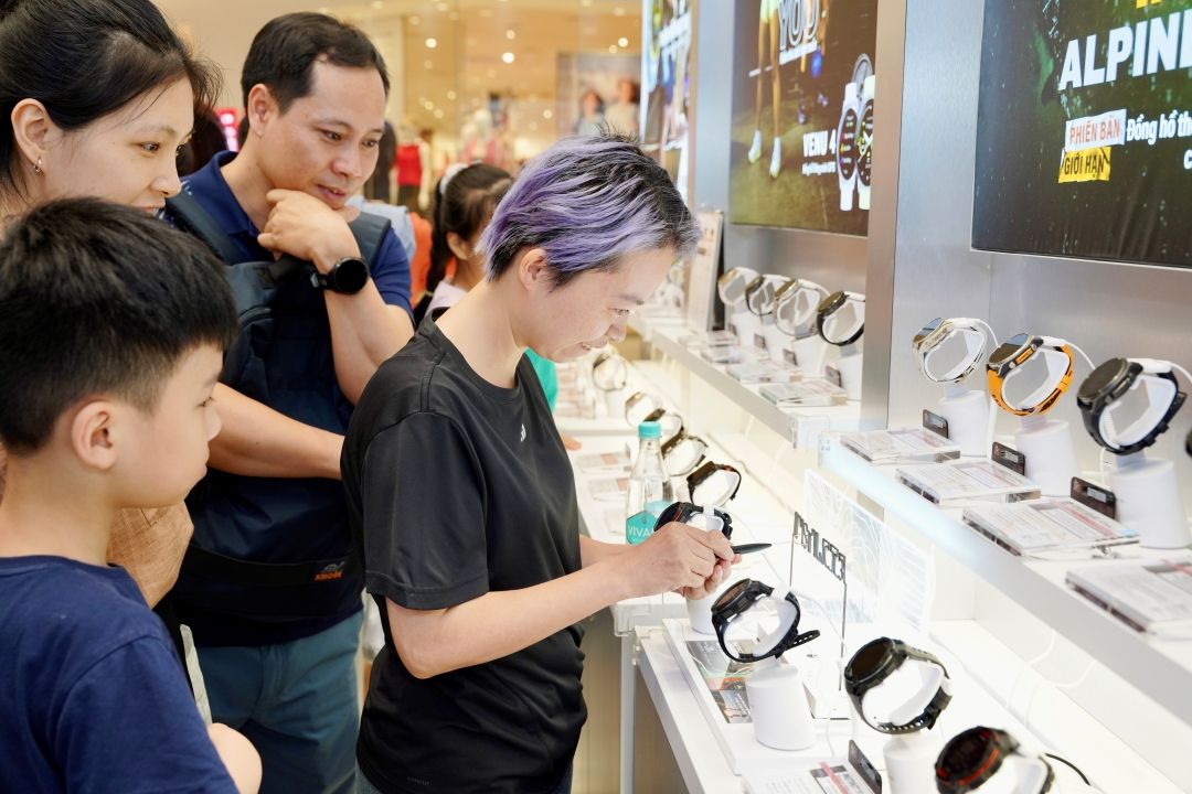 Garmin Flagship Store thu h&uacute;t kh&aacute;ch sau lễ khai trương tại H&agrave; Nội