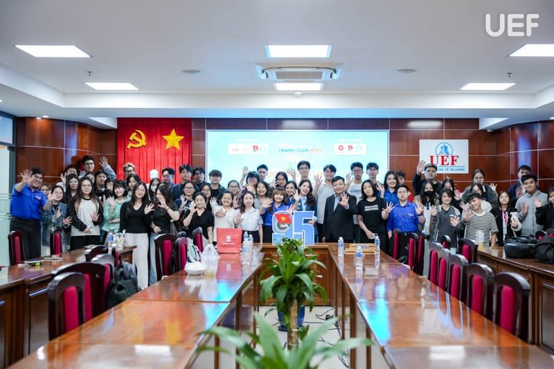 ThS. V&otilde; Thị Mỹ Duy&ecirc;n mang th&ocirc;ng điệp &ldquo;bản lĩnh - vươn m&igrave;nh&rdquo; đến sinh vi&ecirc;n UEF