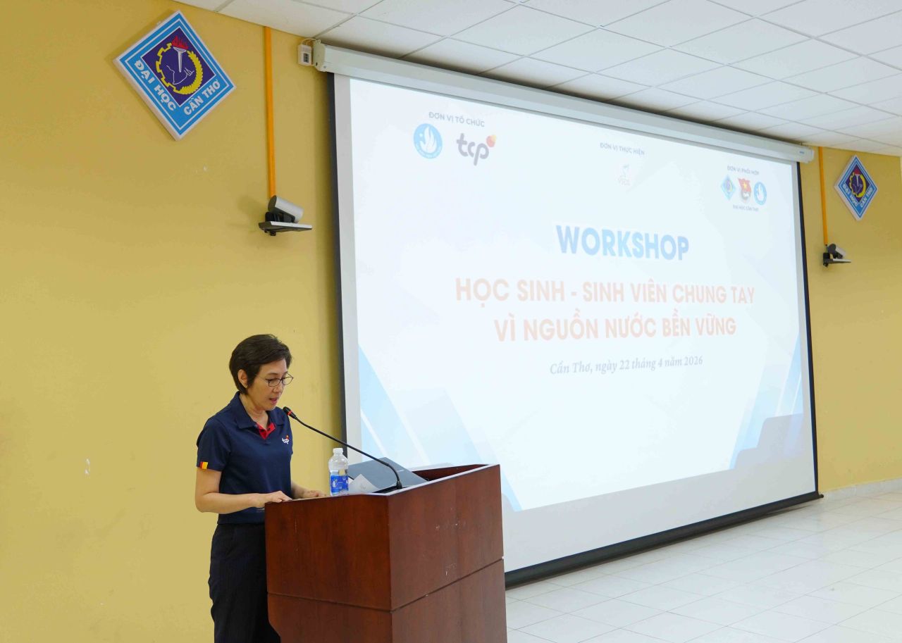 Bà Arjaree Suwangool - Giám đốc Truyền thông Đối ngoại, Tập đoàn TCP phát biểu tại Hội thảo