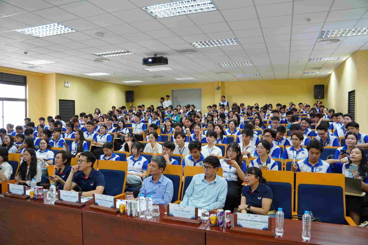 Hội thảo “Học sinh, sinh viên chung tay vì nguồn nước bền vững” đã diễn ra sôi nổi tại Cần Thơ