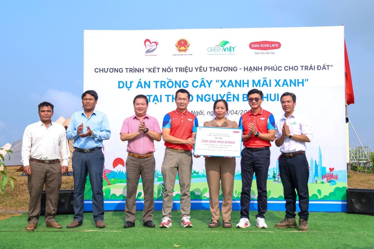 Dai-ichi Life Việt Nam trồng 6.000 cây xanh tại Thảo nguyên Bùi Hui, tỉnh Quảng Ngãi