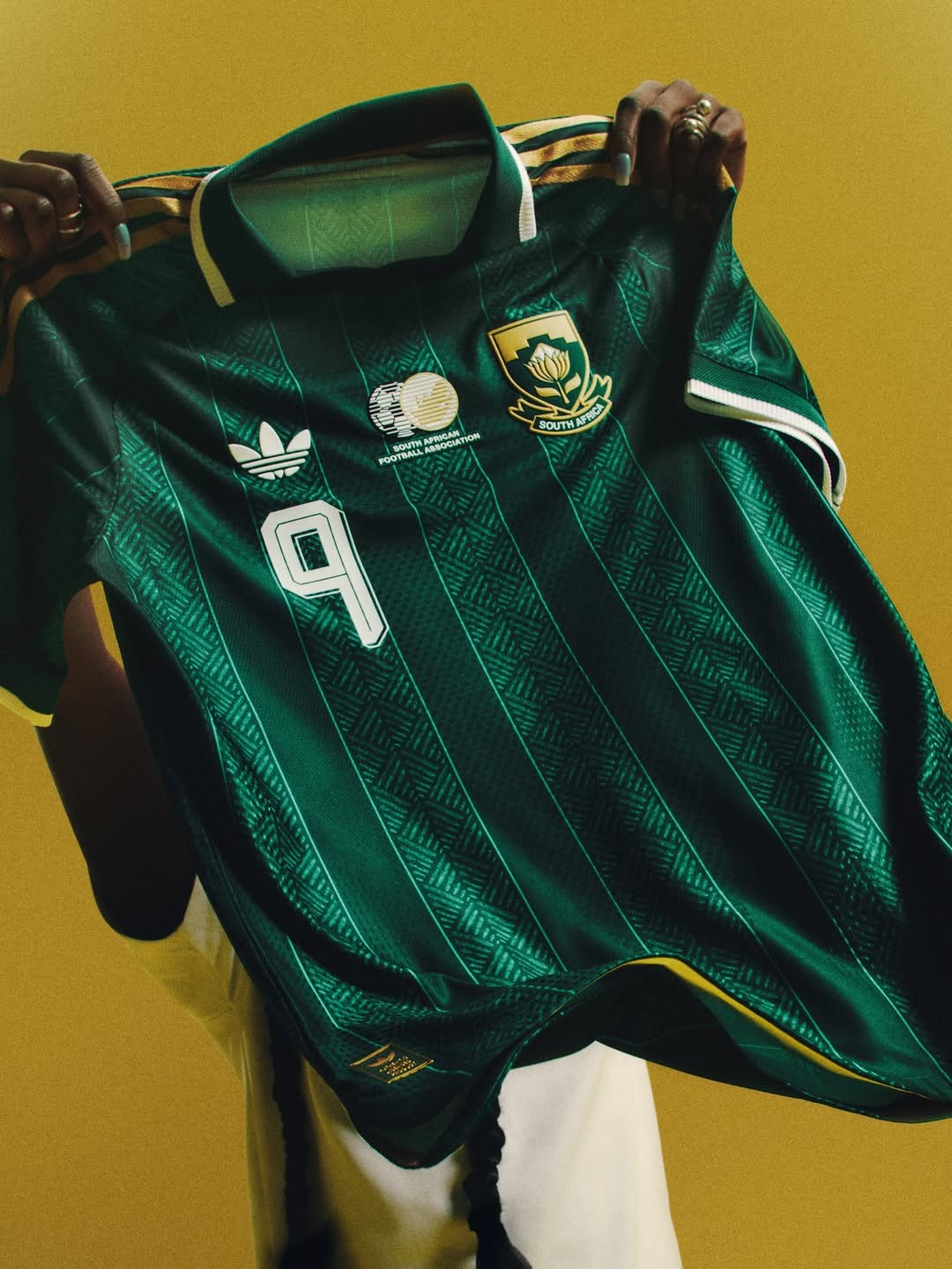 adidas đưa logo “Cỏ ba lá” trở lại World Cup 2026 sau 36 năm