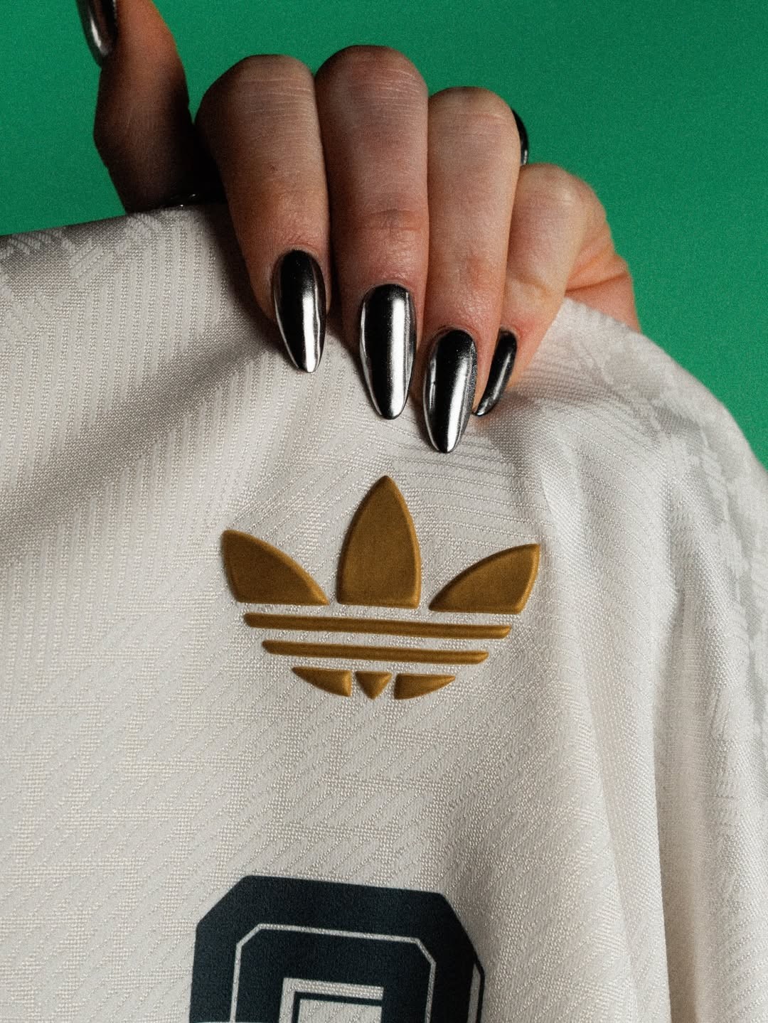 adidas đưa logo “Cỏ ba lá” trở lại World Cup 2026 sau 36 năm