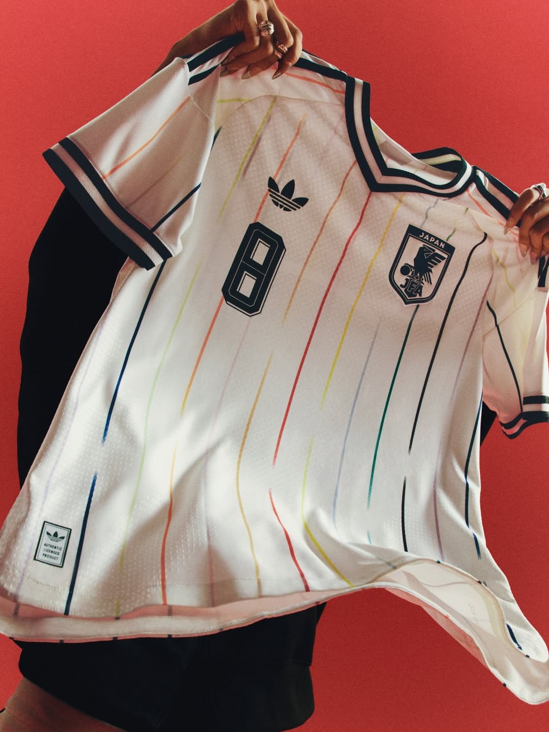 adidas đưa logo “Cỏ ba lá” trở lại World Cup 2026 sau 36 năm