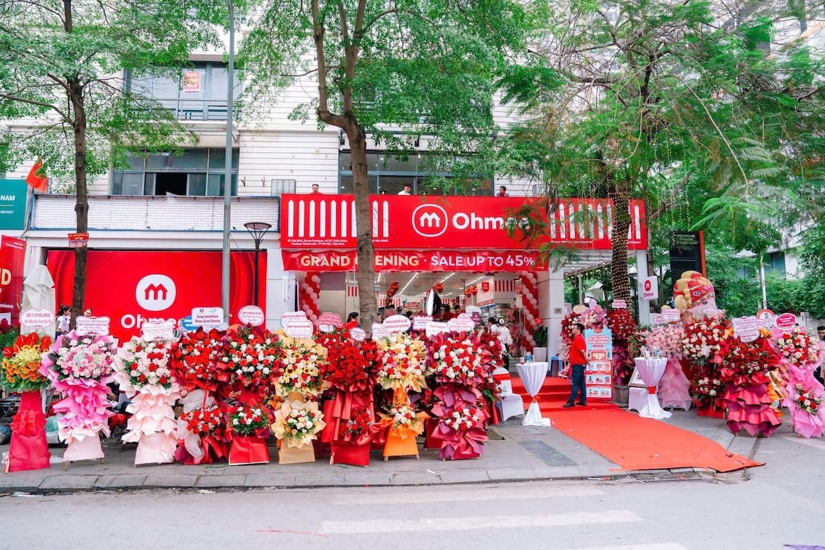 Brand Updates W18-19/2026: Mirinda đổi nhận diện thương hiệu, “ông lớn” cửa hàng tiện lợi Trung Quốc đặt chân vào Việt Nam