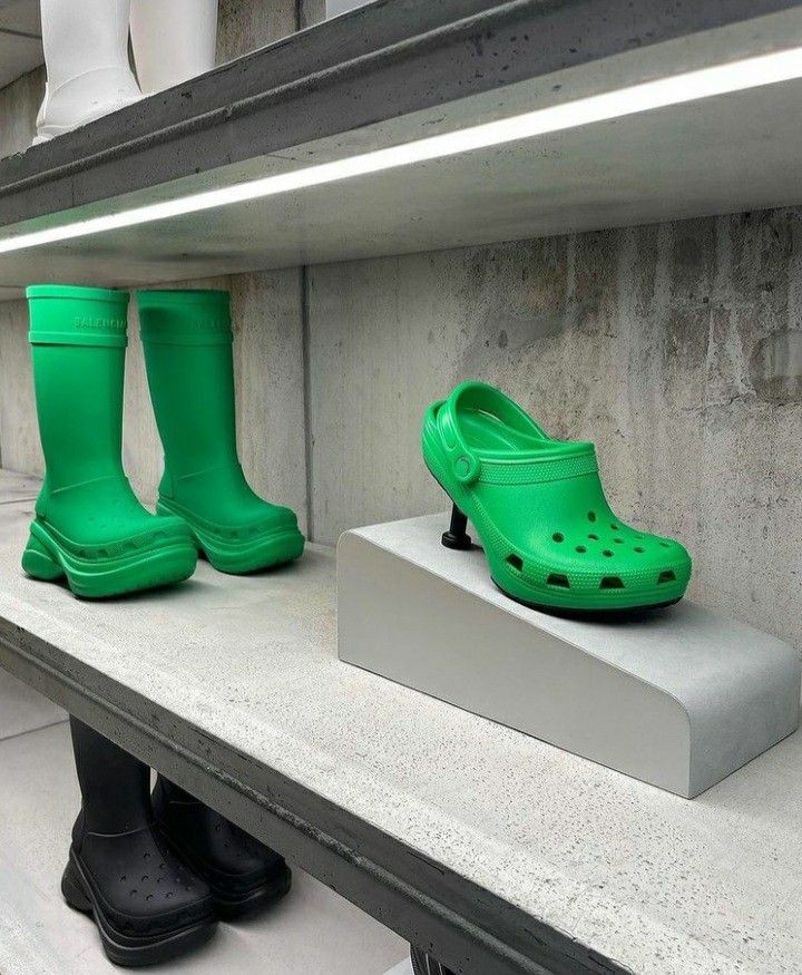 Brand Collab #8: Balenciaga x Crocs – Khi “thảm họa thời trang” lấn sân sang lĩnh vực xa xỉ