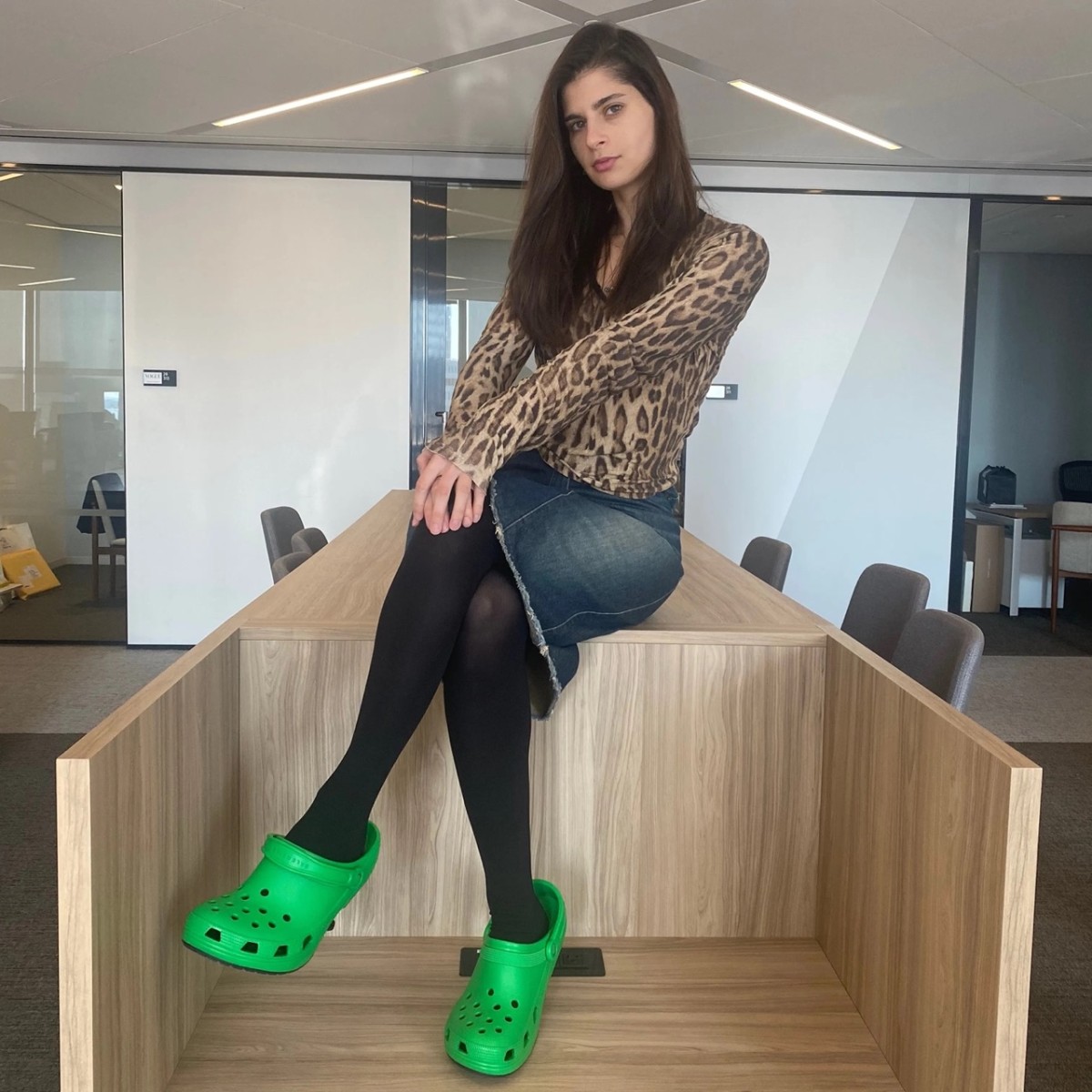 Brand Collab #8: Balenciaga x Crocs – Khi “thảm họa thời trang” lấn sân sang lĩnh vực xa xỉ