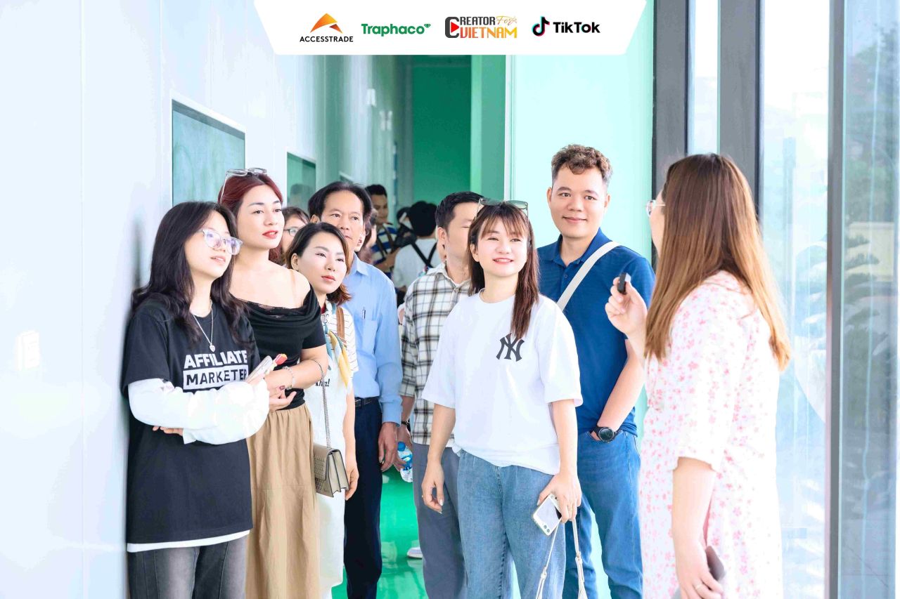 Các KOC trực tiếp tham quan nhà máy và quy trình sản xuất Boganic Premium