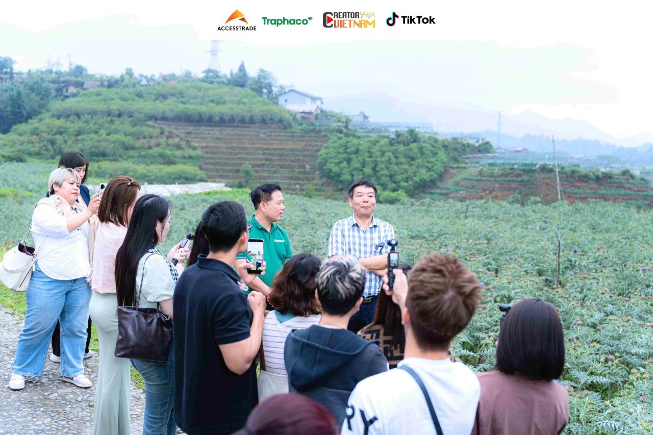 Các KOC/Creator trao đổi với đại diện Traphaco