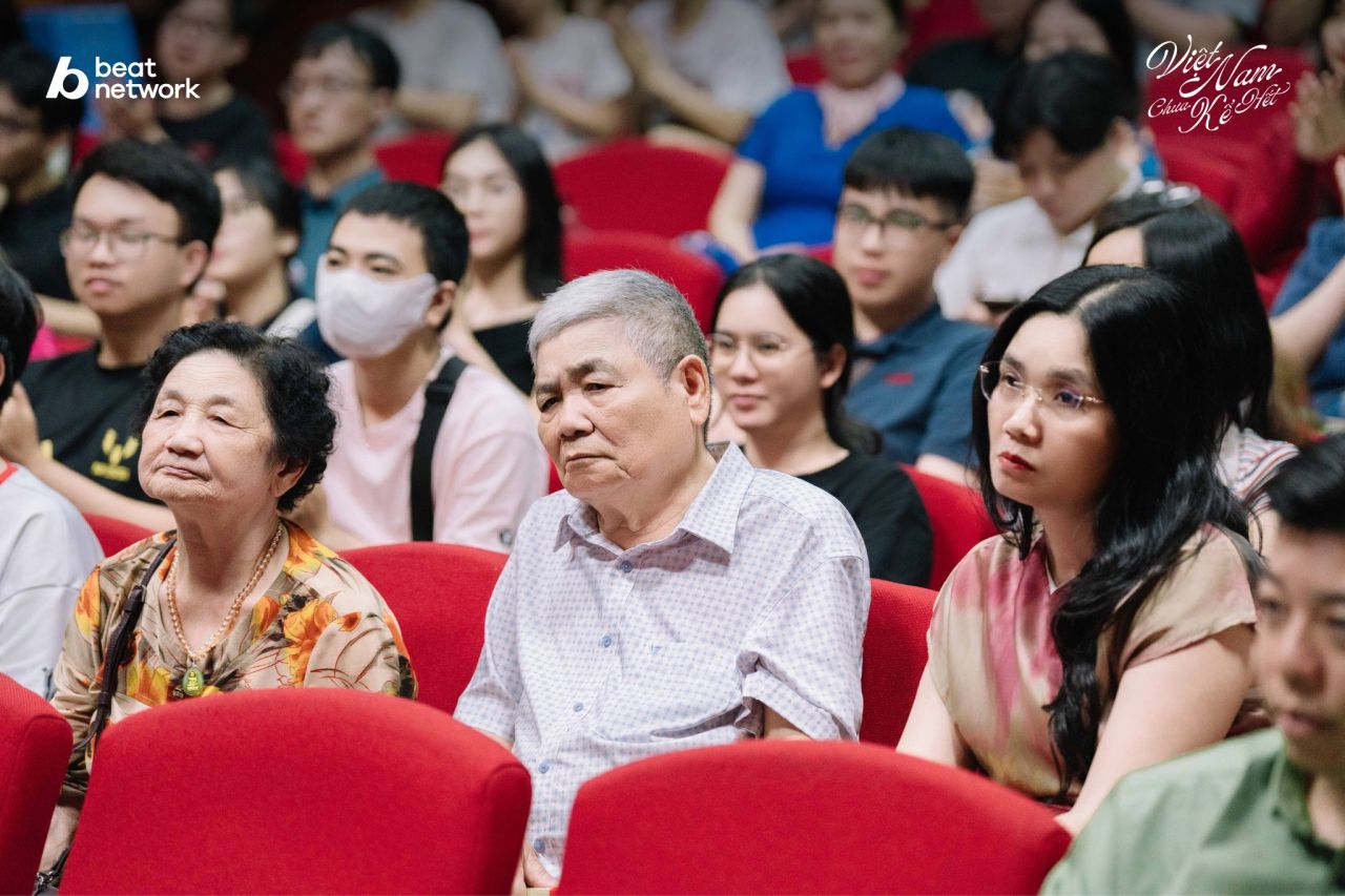 Việt Nam Chưa Kể Hết: Thổn Thức C&ugrave;ng Những Thước Phim Sống M&atilde;i