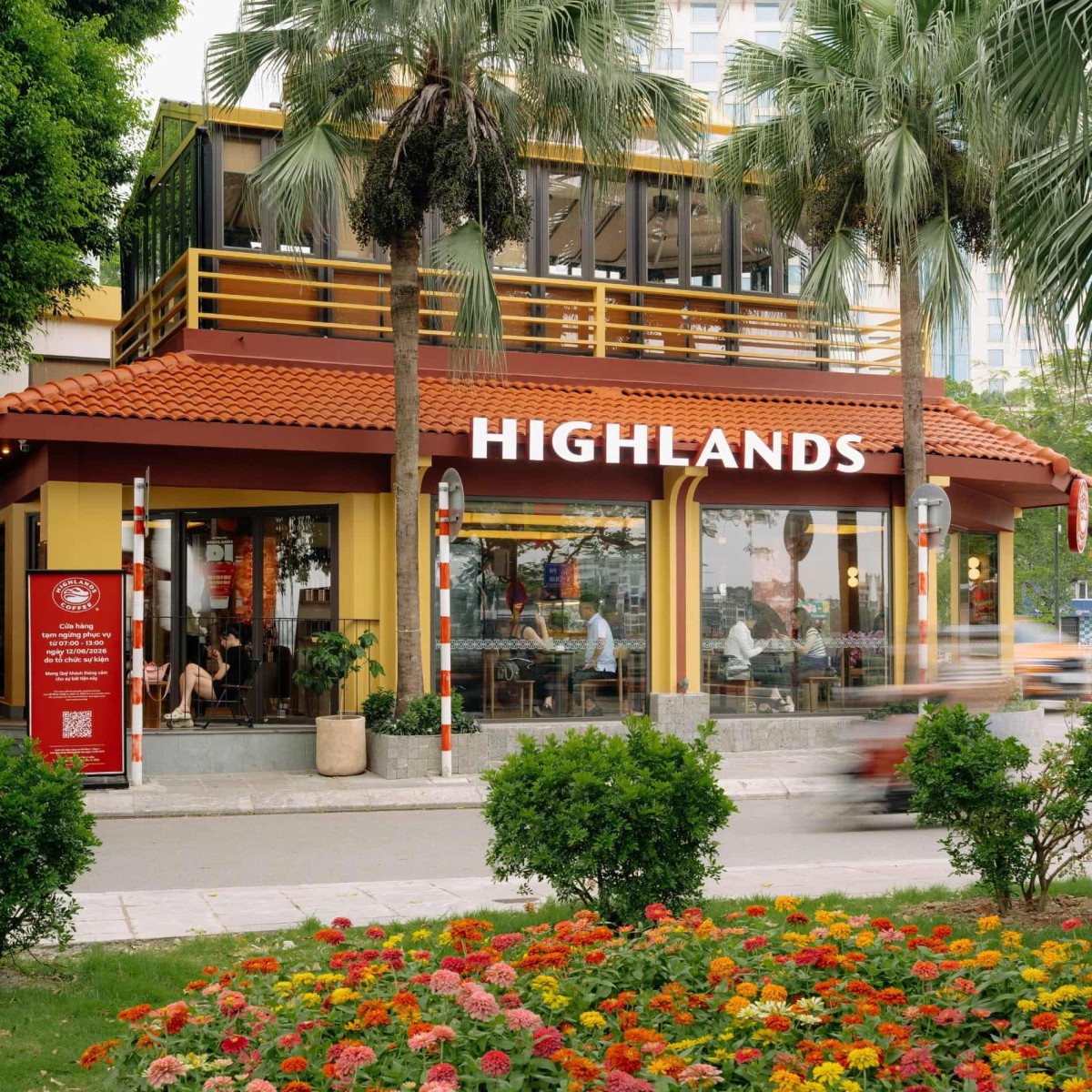 Brand Updates W23-24/2026: Highlands Coffee chạm mốc 1.000 cửa hàng, Green SM khai trương dịch vụ taxi điện tại Ấn Độ